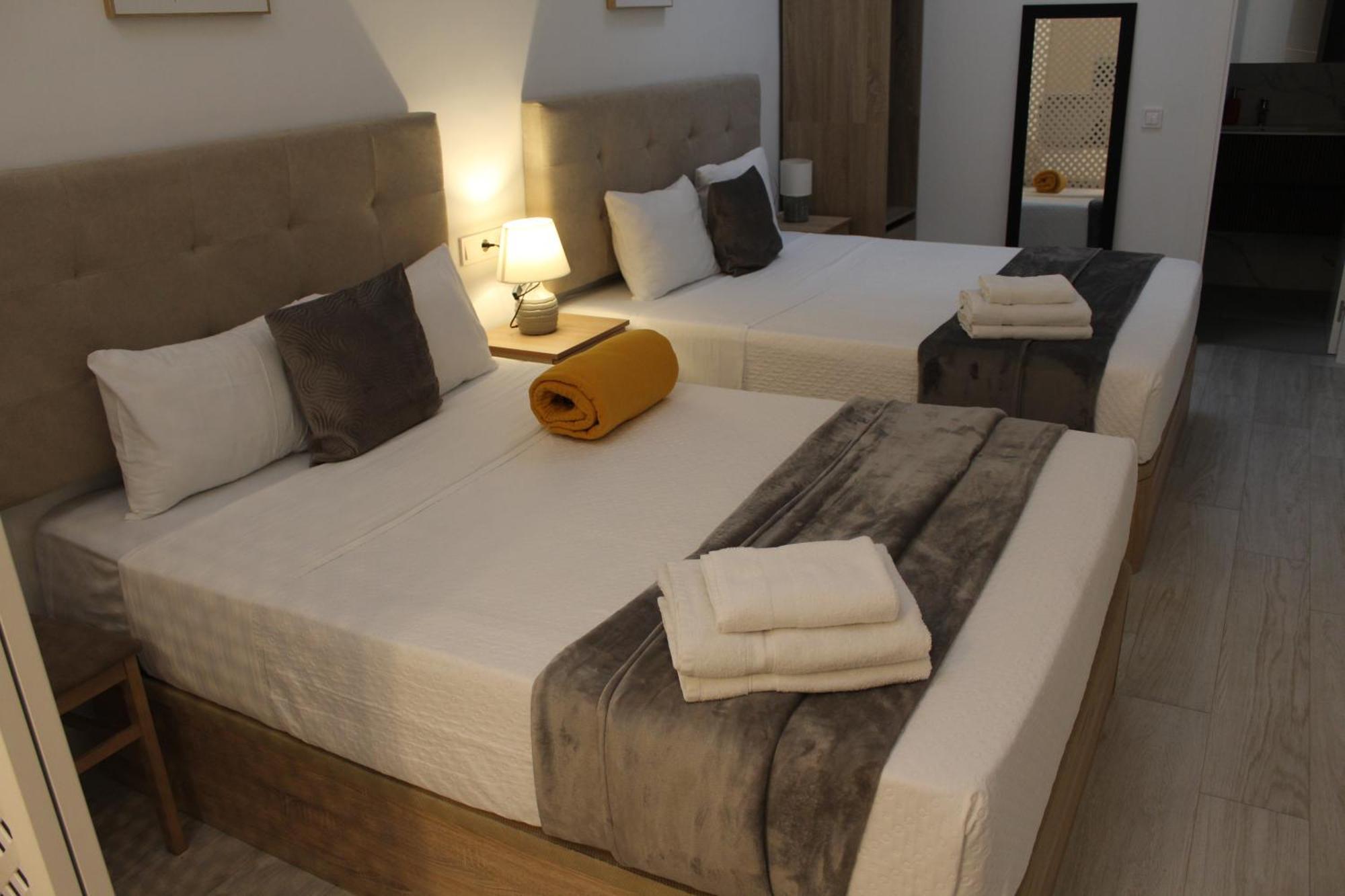 Suites Recien Reformadas Vista Alegre Madrid Extérieur photo